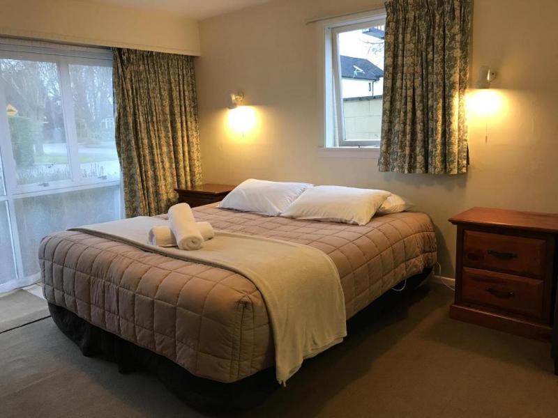 Hagley Park Motel - image 16