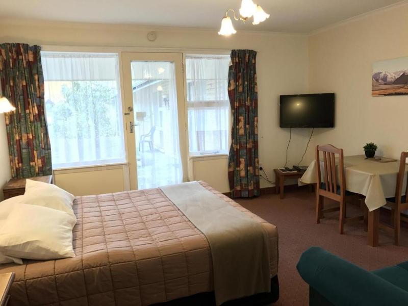 Hagley Park Motel - image 23
