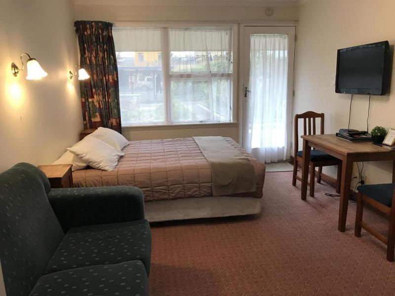 Hagley Park Motel - image 30