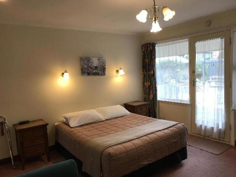 Hagley Park Motel - image 28
