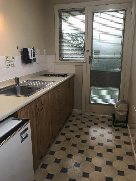 Hagley Park Motel - image 17