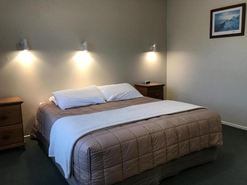 Hagley Park Motel - image 14