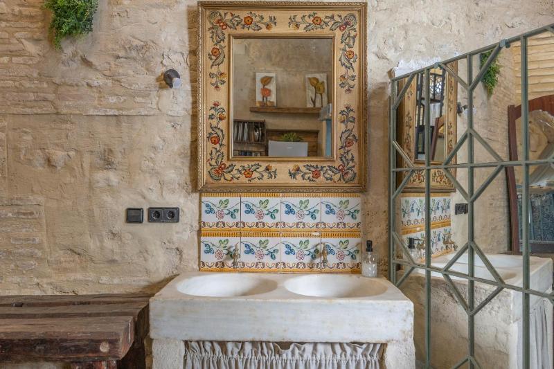 Charming 16th-Century Loft - image 2