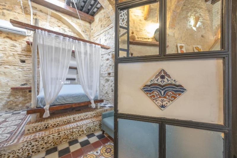 Charming 16th-Century Loft - image 14