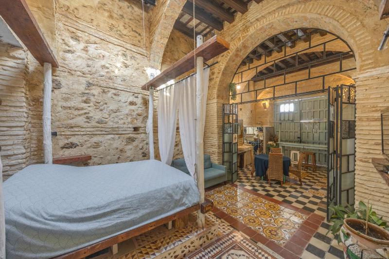 Charming 16th-Century Loft - image 6