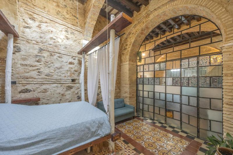 Charming 16th-Century Loft - image 16