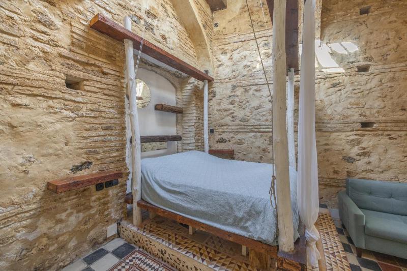 Charming 16th-Century Loft - image 18