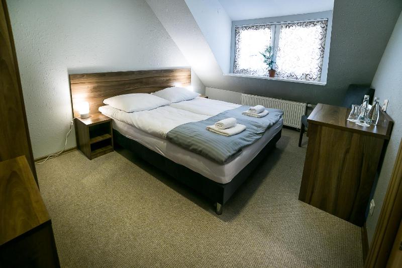 King Room with Garden View image 3