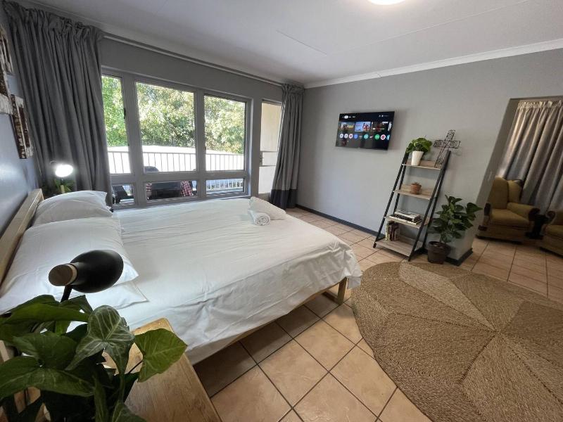 Luxury Stay in Pretoria Fast Wi-Fi and Free Parking - image 8