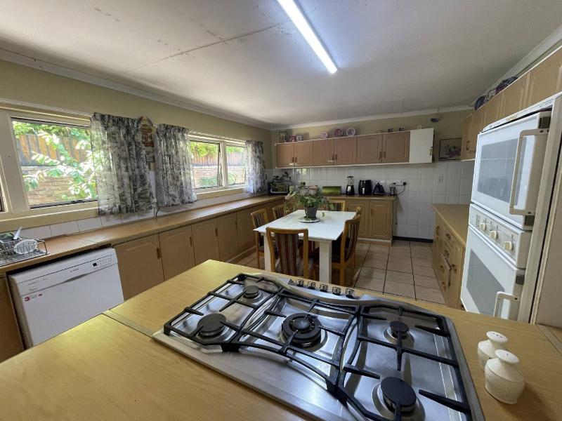 Luxury Stay in Pretoria Fast Wi-Fi and Free Parking - image 11