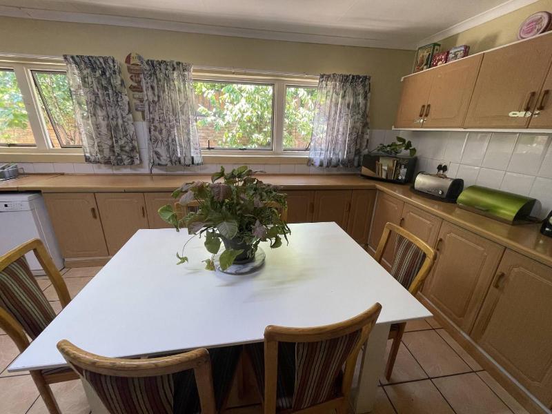 Luxury Stay in Pretoria Fast Wi-Fi and Free Parking - image 6