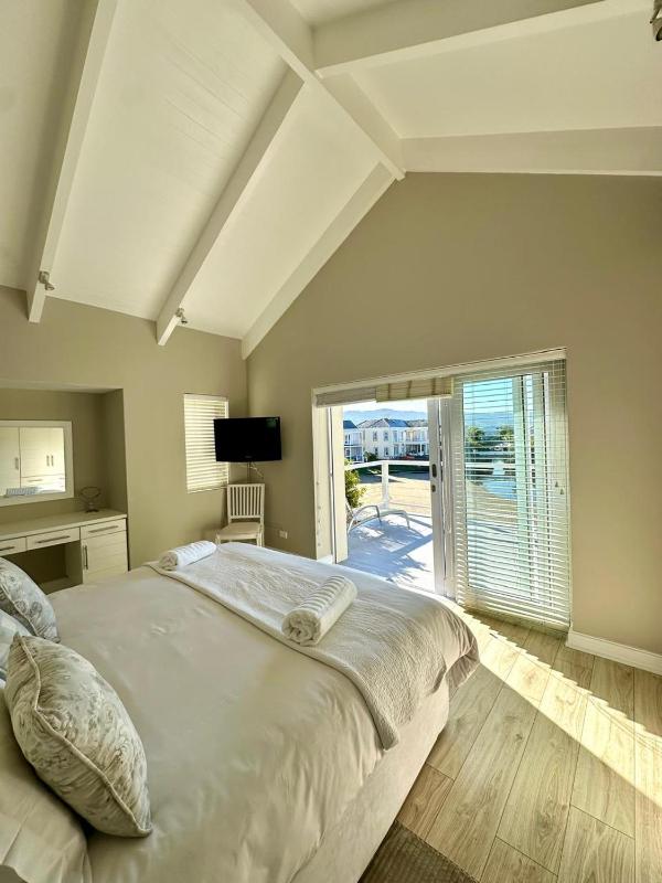 Leeward Luxury Villa - image 8