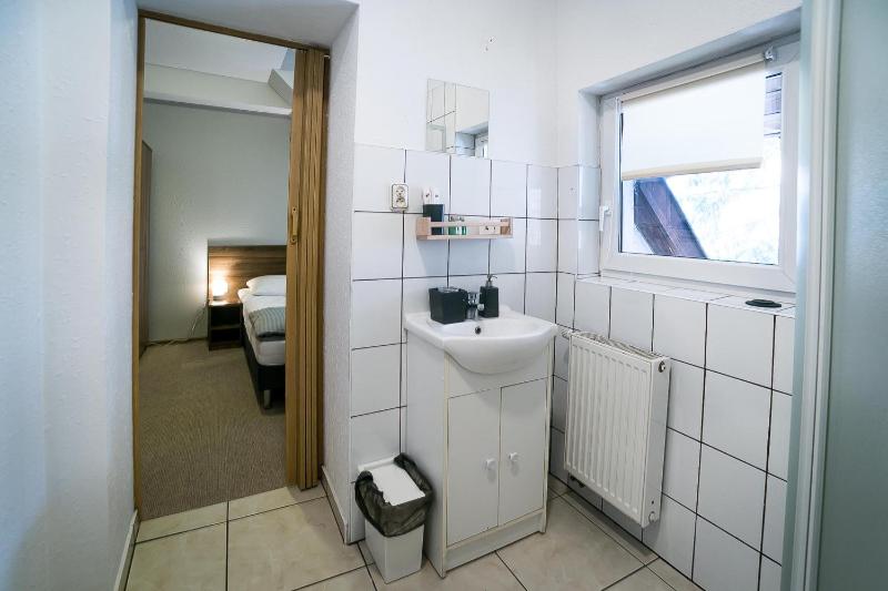 King Room with Garden View image 2
