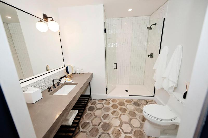 King Room image 2
