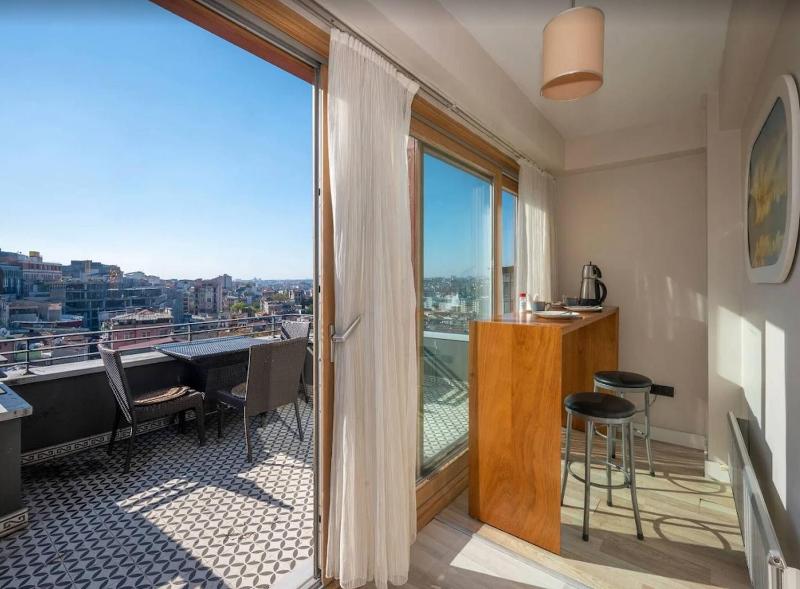 Taksim Square-1BR Rooftop Suite 07 - image 16