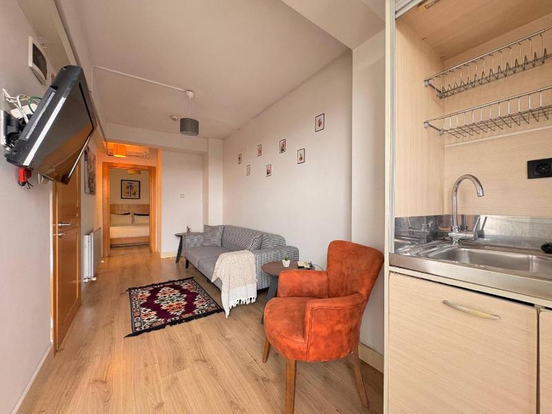 Taksim Square-1BR Rooftop Suite 07 - image 1