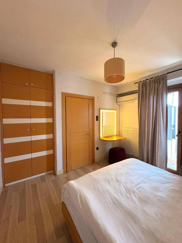 Taksim Square-1BR Rooftop Suite 07 - image 14
