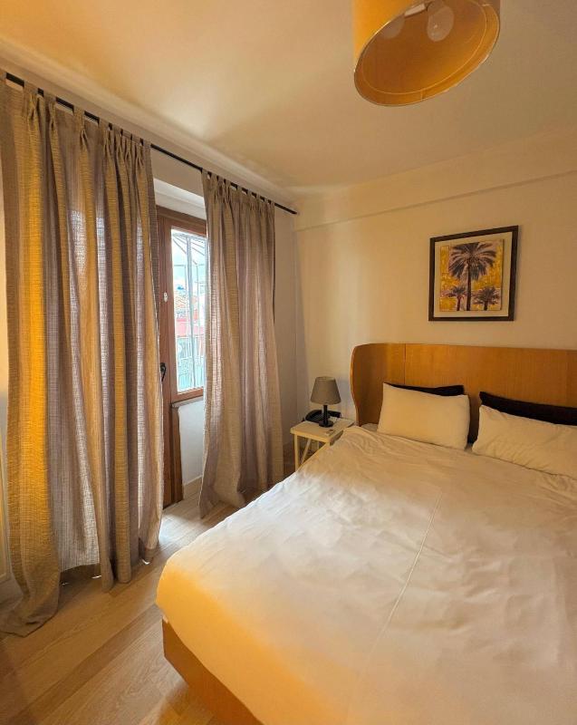 Taksim Square-1BR Rooftop Suite 07 - image 12