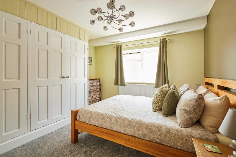 Host & Stay - Roseberry Avenue - image 11