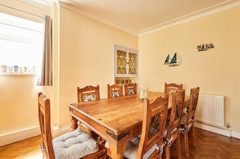 Host & Stay - Roseberry Avenue - image 6