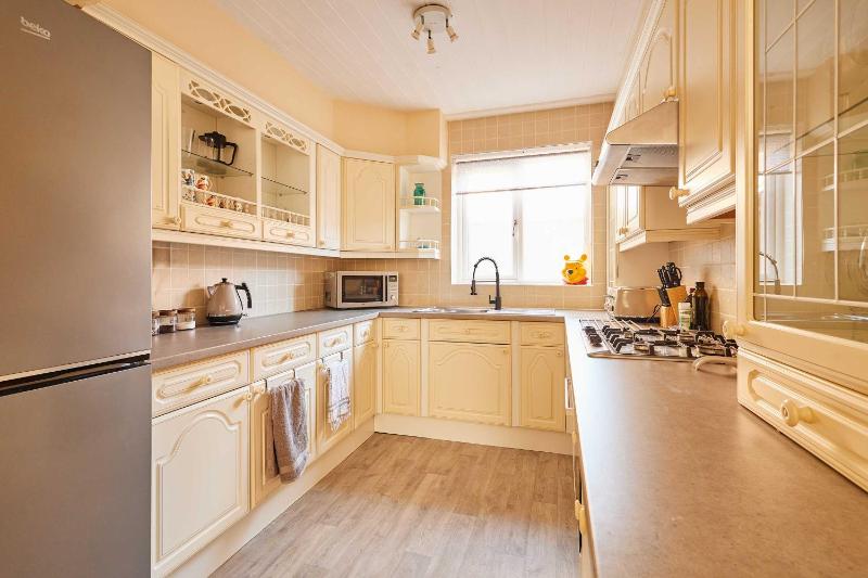 Host & Stay - Roseberry Avenue - image 10