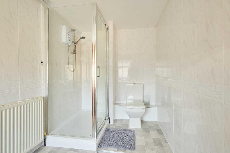 Host & Stay - Roseberry Avenue - image 19