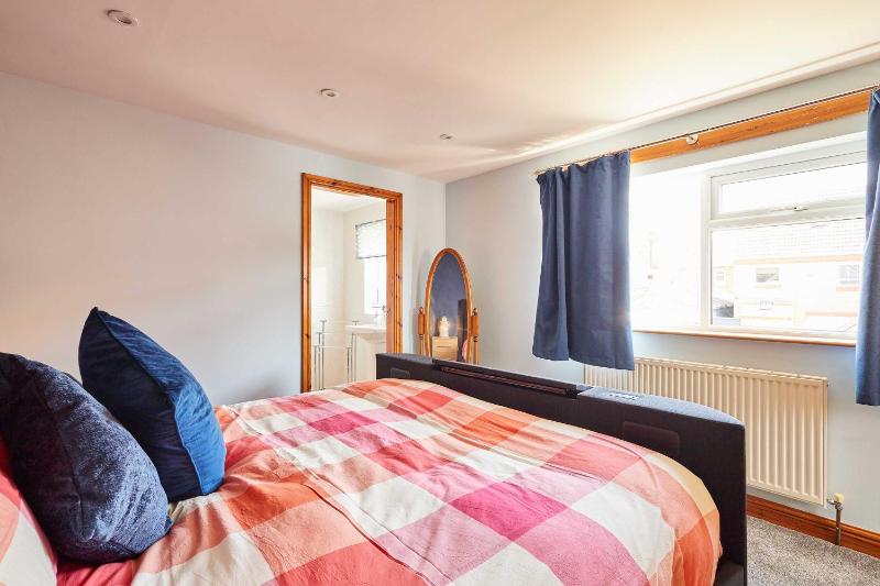 Host & Stay - Roseberry Avenue - image 16