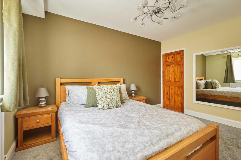 Host & Stay - Roseberry Avenue - image 8