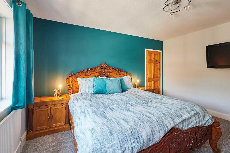 Host & Stay - Roseberry Avenue - image 27