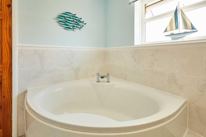 Host & Stay - Roseberry Avenue - image 12