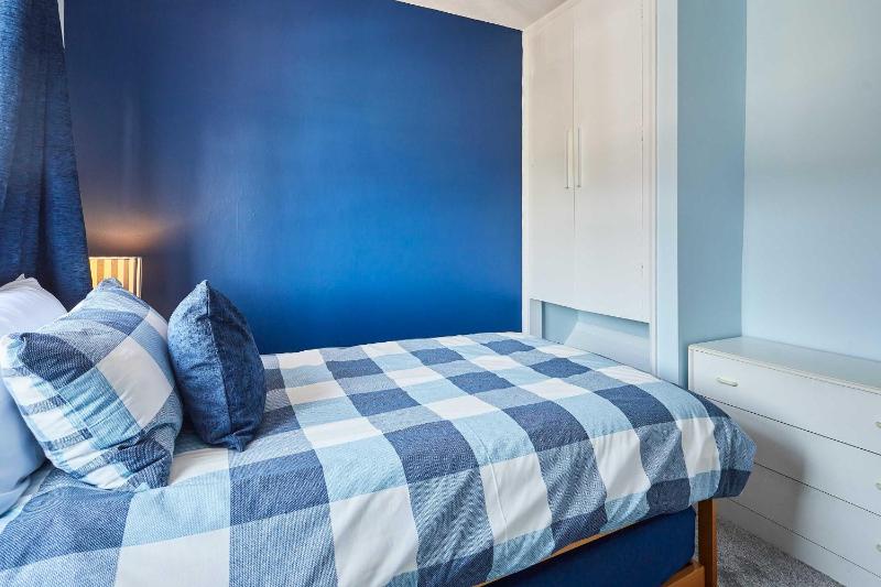 Host & Stay - Roseberry Avenue - image 2