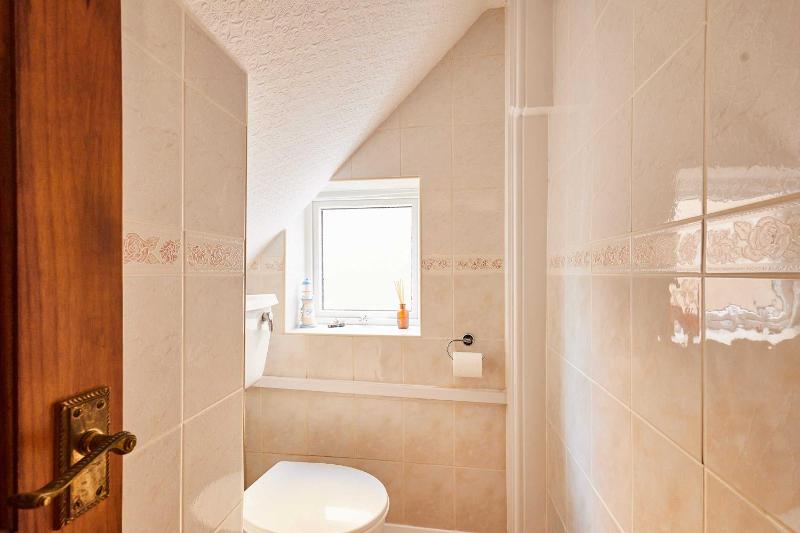 Host & Stay - Roseberry Avenue - image 21