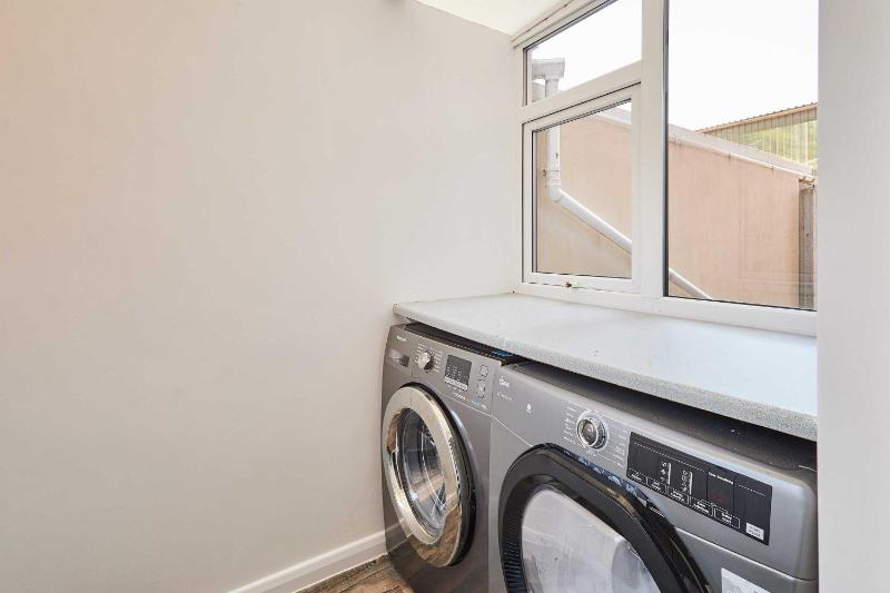 Host & Stay - Roseberry Avenue - image 26