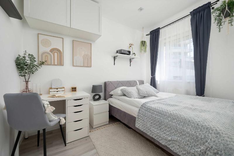 Comfortable Apartment for 4 Guests with Terrace Garden and Projector by Noclegi Renters - image 12