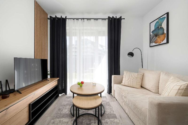 Comfortable Apartment for 4 Guests with Terrace Garden and Projector by Noclegi Renters - image 10