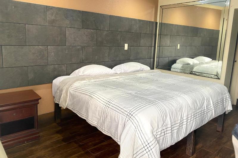 Regency Inn Houston near Hobby Airport - image 12