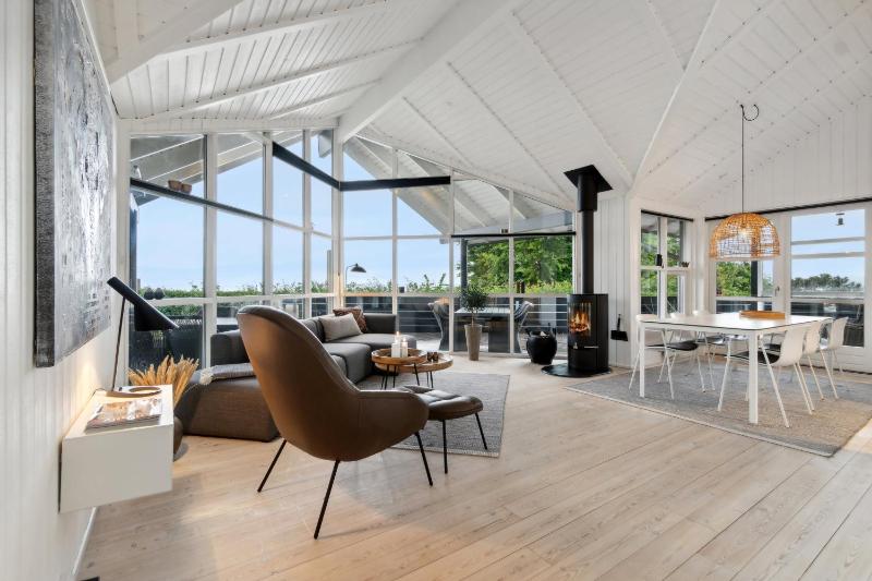 Lovely Summer House With A View And Outdoor Spa - image 10