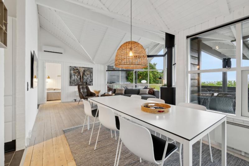 Lovely Summer House With A View And Outdoor Spa - image 4