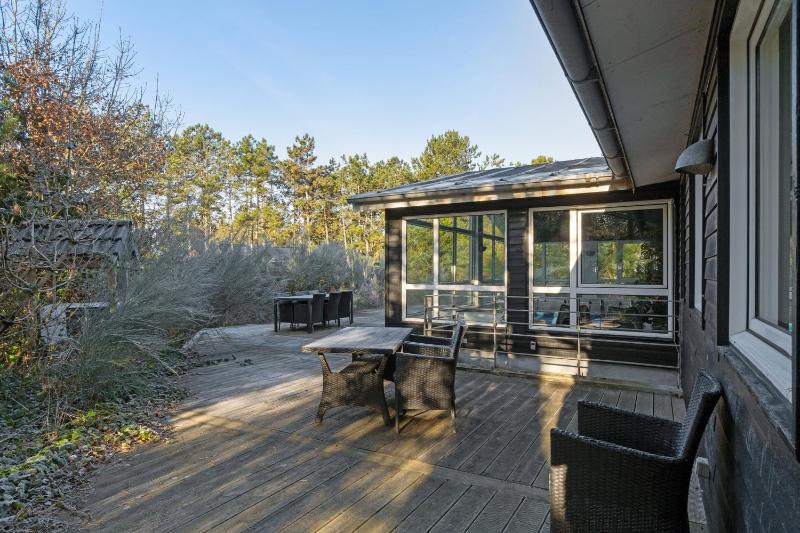 Lovely Summer House With Sea View And Pool - image 24