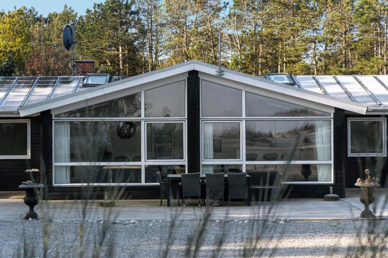 Lovely Summer House With Sea View And Pool - image 15