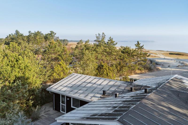 Lovely Summer House With Sea View And Pool - image 8
