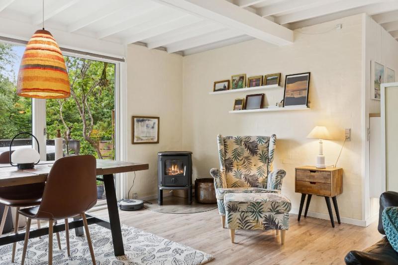 Renovated Gem With View And Sunny Terraces - image 10