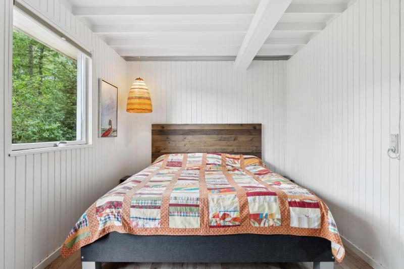 Renovated Gem With View And Sunny Terraces - image 4