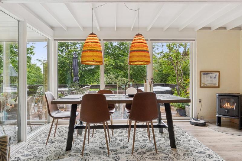 Renovated Gem With View And Sunny Terraces - image 22