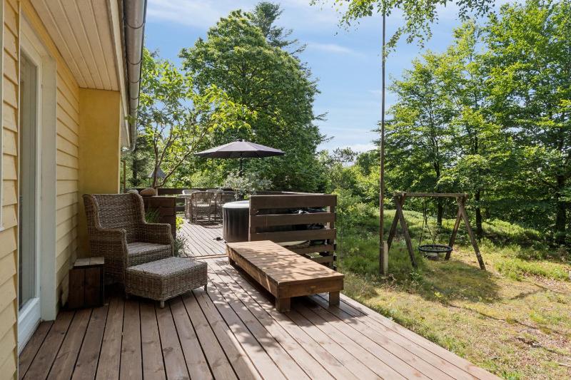 Renovated Gem With View And Sunny Terraces - image 15