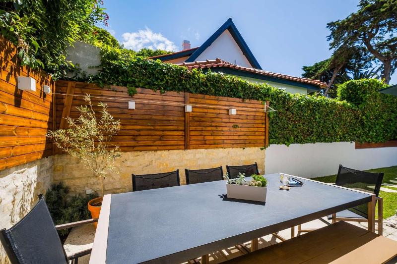 Elegant Garden Villa Cascais by Portugal Portfolio - image 31