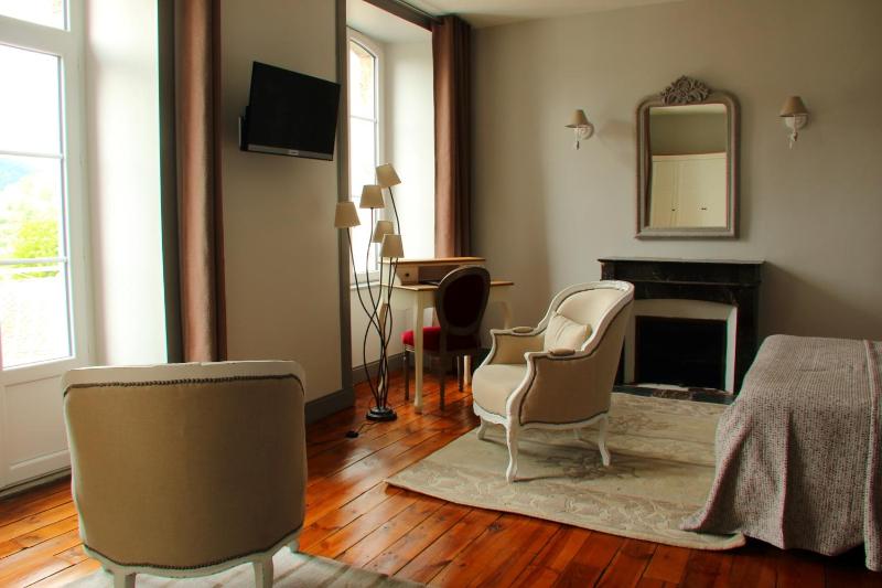 Double Room with Balcony image 1