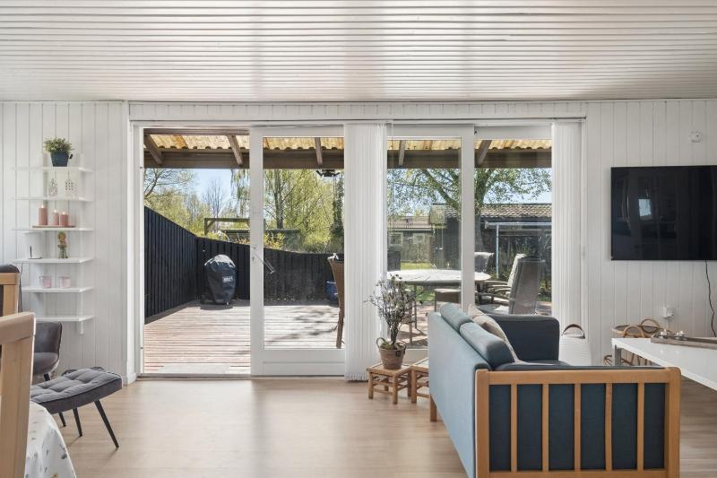 Holiday Home For 6 Near Beach And Hals Town - image 9