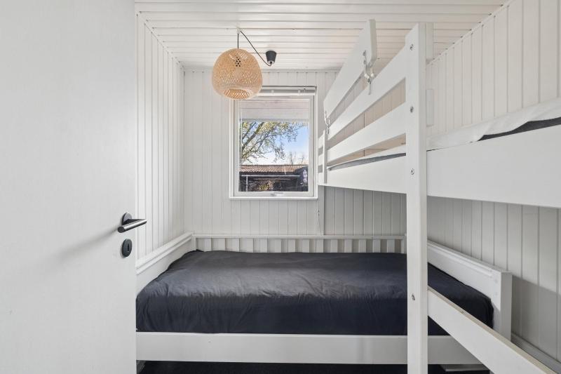 Holiday Home For 6 Near Beach And Hals Town - image 14