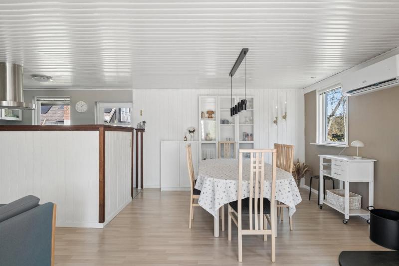 Holiday Home For 6 Near Beach And Hals Town - image 4